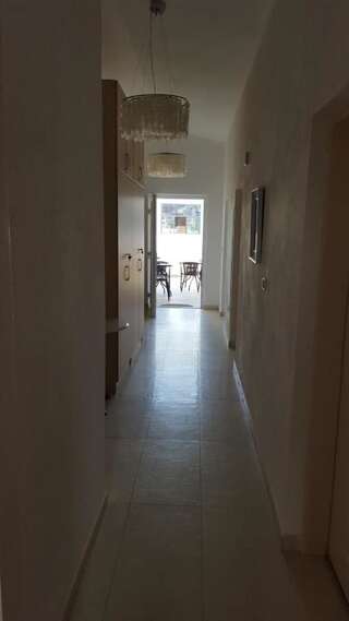 Проживание в семье Vesna apartment Добра-Вода Двухместный номер с 1 кроватью и собственной ванной комнатой-3